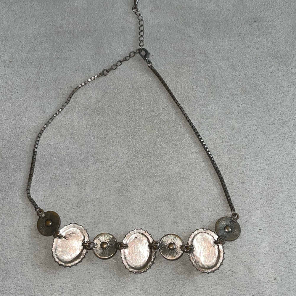 Cache Crystal Necklace - Picture 2 of 7